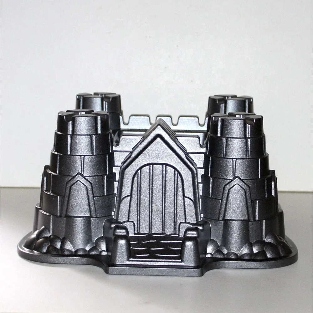 Nordic Ware Castle Bundt Cake Pan bakeware nonstick 10 cup Cast Aluminum USA